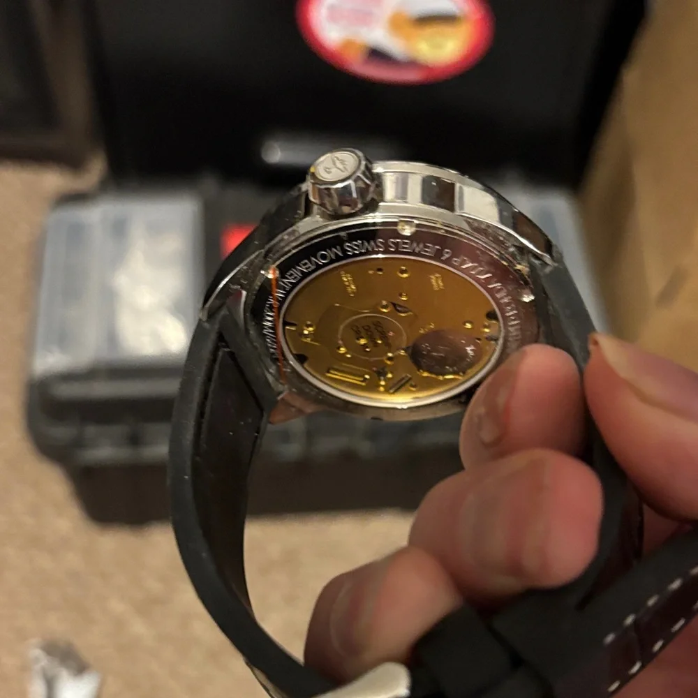 Elegant Black and Silver Men's Watch - Picture 2 of 2